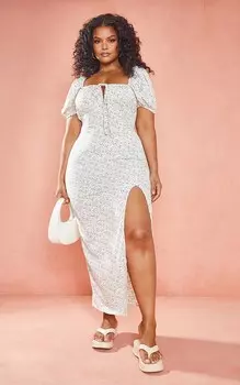 PrettyLittleThing Плюс белое платье-миди с цветочным принтом