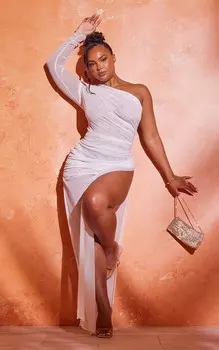 PrettyLittleThing Плюс белое прозрачное сетчатое платье макси со сборками и разрезом до бедра