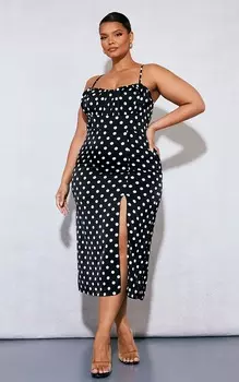 PrettyLittleThing Плюс черное платье миди в горошек со складками и грудью с разрезом по бокам