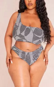 PrettyLittleThing Плюс черные текстурированные плавки бикини с высокой талией