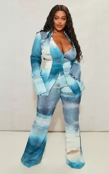 PrettyLittleThing Плюс зеленые шифоновые брюки-клеш с принтом тай-дай