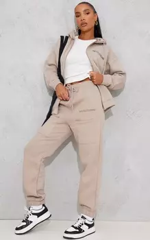 PrettyLittleThing Повседневные джоггеры до бедра с карманами и логотипом мокко