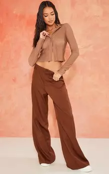 PrettyLittleThing Приталенная рубашка с фактурной отделкой мокко на пуговицах