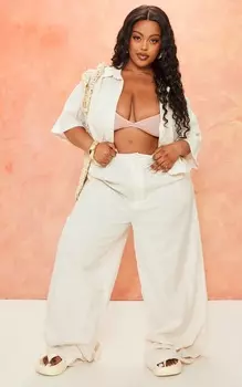 PrettyLittleThing Приталенные брюки кремового цвета с льняной отделкой Plus