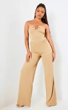 PrettyLittleThing Приталенный комбинезон из тканого материала светло-коричневого цвета с пряжками