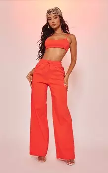 PrettyLittleThing Прямые брюки темно-оранжевого цвета персиковой кожи Petite