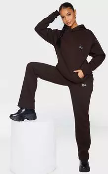 PrettyLittleThing Прямые джоггеры с шоколадным значком и деталями