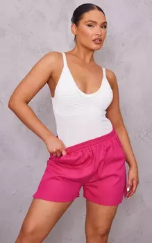 PrettyLittleThing Розовые шорты для бега из твила