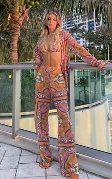 PrettyLittleThing Розовый шарф Пляжные расклешенные брюки с принтом