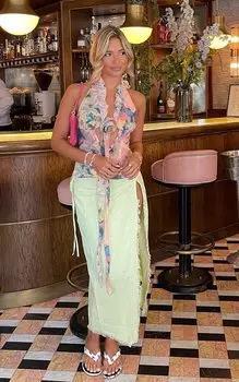 PrettyLittleThing Розовый укороченный топ из шифона с принтом и оборкой и цветочной аппликацией с бретелькой на шее