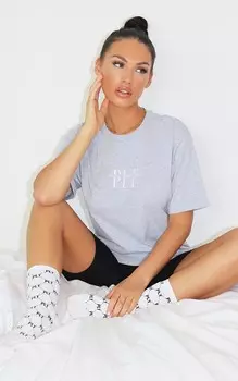 PrettyLittleThing Серая футболка с вышивкой