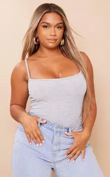 PrettyLittleThing Серое боди в рубчик с овальным вырезом и бретелями Shape