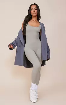 PrettyLittleThing Серый комбинезон в рубчик Petite Moss с овальным вырезом и структурированным контуром