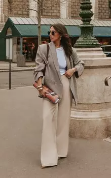 PrettyLittleThing Широкие брюки из искусственной кожи с низкой посадкой и камнем