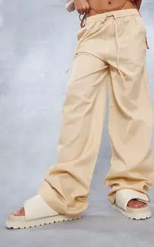 PrettyLittleThing Широкие кремовые сандалии из искусственной кожи с мягкой стелькой на липучке