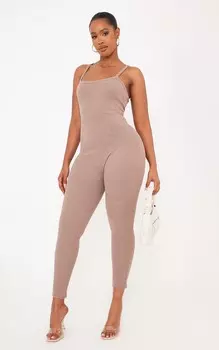 PrettyLittleThing Шоколадно-коричневый комбинезон без рукавов в плотную рубчиковую форму