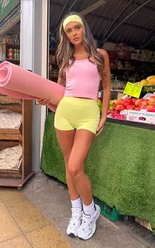 PrettyLittleThing Шорты в рубчик лаймового цвета