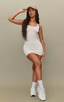PrettyLittleThing Спортивное мини-платье с бретелями Petite Stone PLT