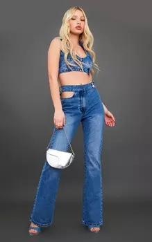 PrettyLittleThing Средне-синие расклешенные джинсы с пуговицами