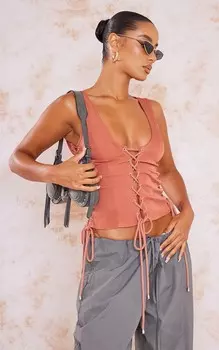 PrettyLittleThing Светло-коричневый плетеный топ без рукавов со шнуровкой и глубоким вырезом