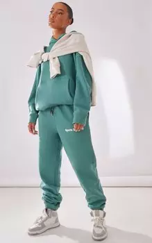 PrettyLittleThing Темно-бирюзовые джоггеры свободного кроя Sports Academy с пышным принтом премиум-класса