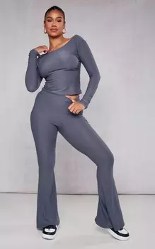 PrettyLittleThing Темно-серые расклешенные брюки Soft Touch с высокой талией