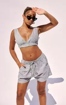 PrettyLittleThing Темно-серый бюстгальтер без косточек в тонкую полоску Petite с льняным эффектом