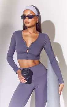 PrettyLittleThing Темно-серый топ для йоги с скульптурными пуговицами спереди