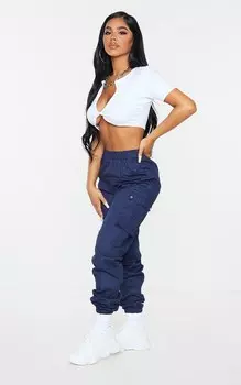 PrettyLittleThing Темно-синие брюки карго Petite с карманами