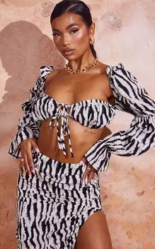 PrettyLittleThing Тканый бюстгальтер без косточек с длинными рукавами и завязкой спереди черного цвета с принтом зебры