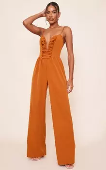 PrettyLittleThing Тканый комбинезон с V-образной планкой и сборками цвета ржавчины на бретелях