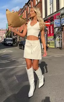 PrettyLittleThing Трикотажная теннисная юбка овсяного цвета