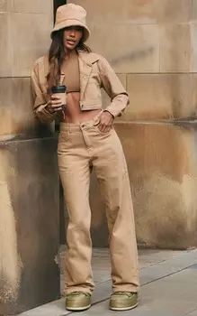 PrettyLittleThing Укороченная джинсовая куртка мокко с контрастной строчкой