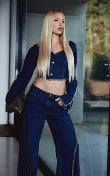 PrettyLittleThing Укороченная джинсовая куртка с открытыми плечами цвета индиго