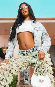 PrettyLittleThing Укороченная джинсовая куртка Vintage Light Wash с изогнутым краем