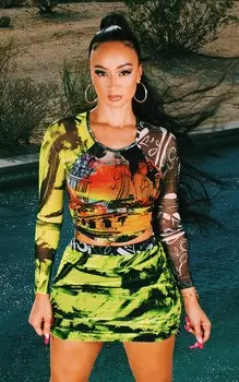 PrettyLittleThing Укороченный сетчатый топ с разноцветным абстрактным принтом и складками