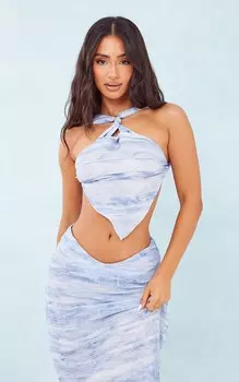 PrettyLittleThing Укороченный топ Petite Blue с воротником халтер и омбре
