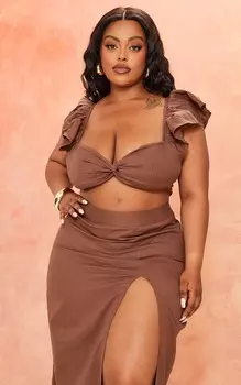 PrettyLittleThing Укороченный топ с пышными рукавами и льняным эффектом шоколадного цвета Plus