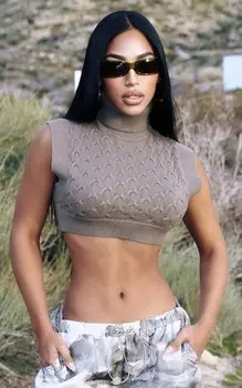 PrettyLittleThing Укороченный жилет объемной вязки с камнями