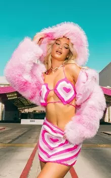 PrettyLittleThing Вязаный крючком бралетт Pink Love Heart