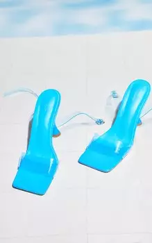 PrettyLittleThing Ярко-синие босоножки на среднем каблуке с широкими прозрачными ремешками и едва заметным ремешком