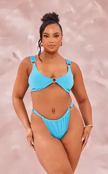 PrettyLittleThing Ярко-синий бикини-топ со сборками и кольцами Plus
