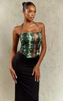 PrettyLittleThing Зеленый укороченный топ с бретелькой на шее и металлической фурнитурой с принтом контрастной строчки