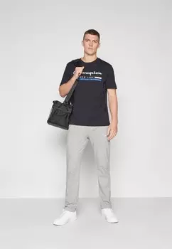 Принт на футболке GRAPHIC CREWNECK Champion, черный