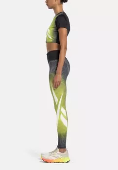 Принт на футболке LUX BOLD CROPPED Reebok, черный