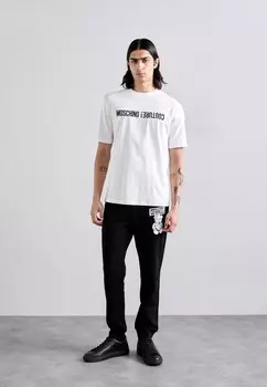 Принт на футболке MOSCHINO, белый