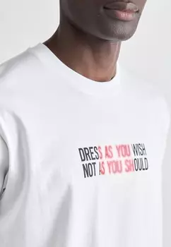 Принт на футболке MOSCHINO, белый