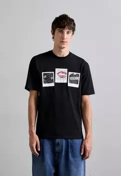Принт на футболке MOSCHINO, черный