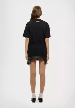 Принт на футболке MOSCHINO, черный
