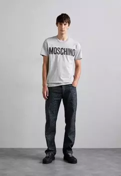 Принт на футболке MOSCHINO, серый